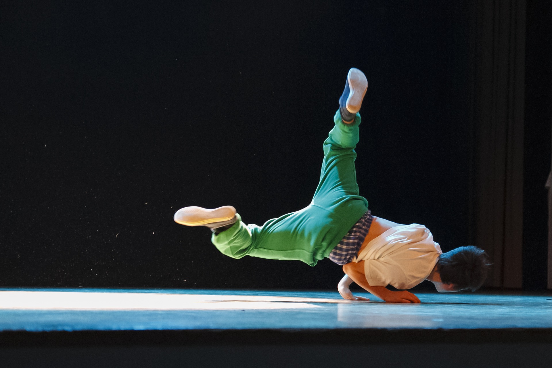 Collapse Free Scene? Themes European Dance Development Network